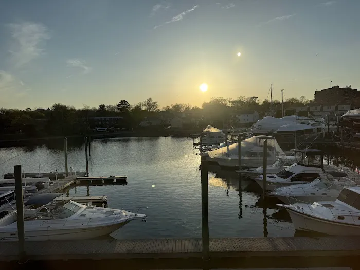 Marina View Restaurant & TIKI BAR Picture 7