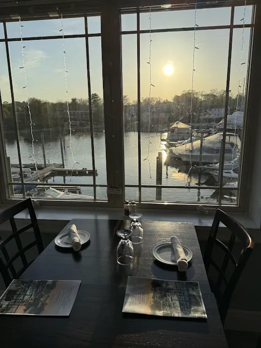 Marina View Restaurant & TIKI BAR Picture 2