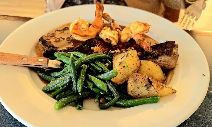 Marina View Restaurant & TIKI BAR Picture 4