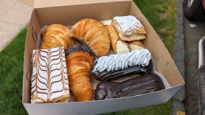 Domenick's Nepperhan Italian Pastry Shop Picture 6
