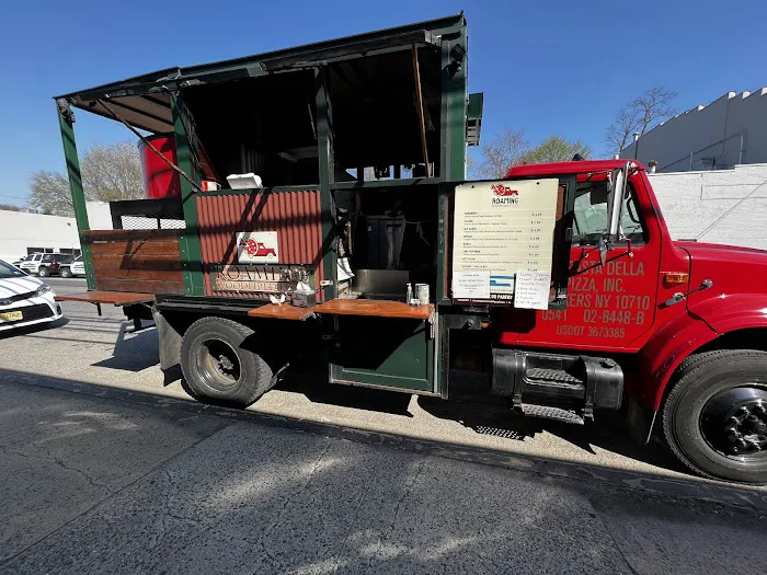 Roaming Woodfired Pizza Picture 5