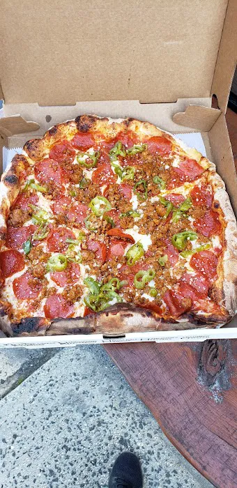 Roaming Woodfired Pizza Picture 1