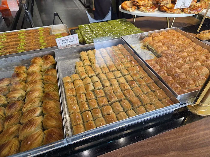 Baklava Home Edgewater Picture 10