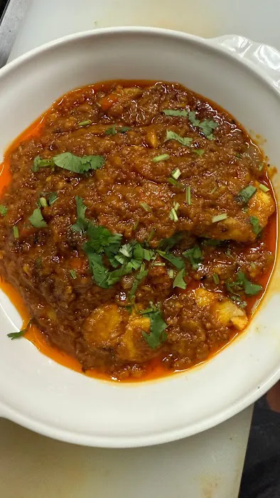 7 Sis 1 Bro Indian Kitchen Picture 1