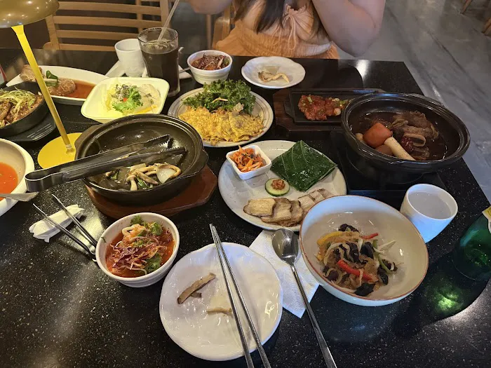 Jinjee 진지 | Korean Restaurant Picture 1
