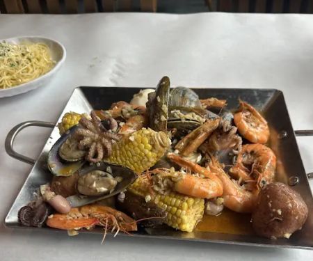 Loui Boil - Cajun Seafood Boil Restaurant / Crab House