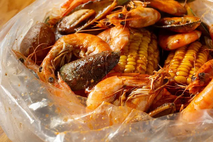 Loui Boil - Cajun Seafood Boil Restaurant / Crab House Picture 2