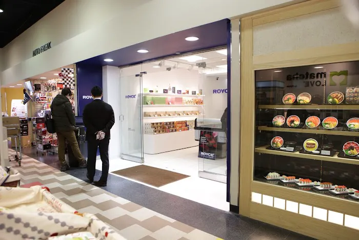 ROYCE' Chocolate at Mitsuwa Marketplace in Edgewater Picture 8