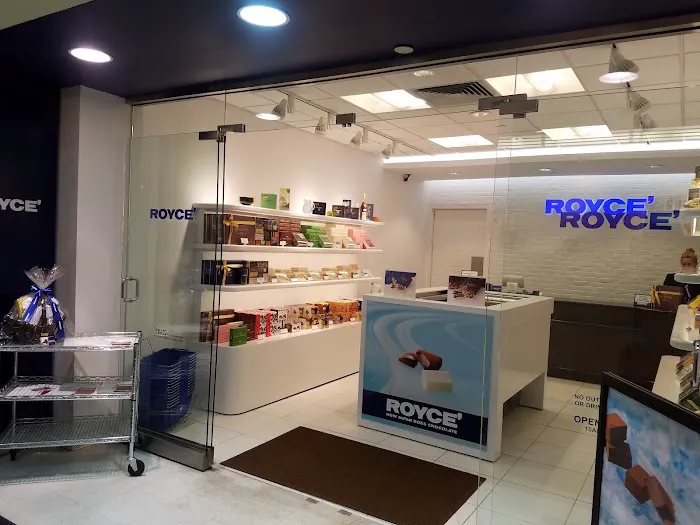 ROYCE' Chocolate at Mitsuwa Marketplace in Edgewater Picture 9