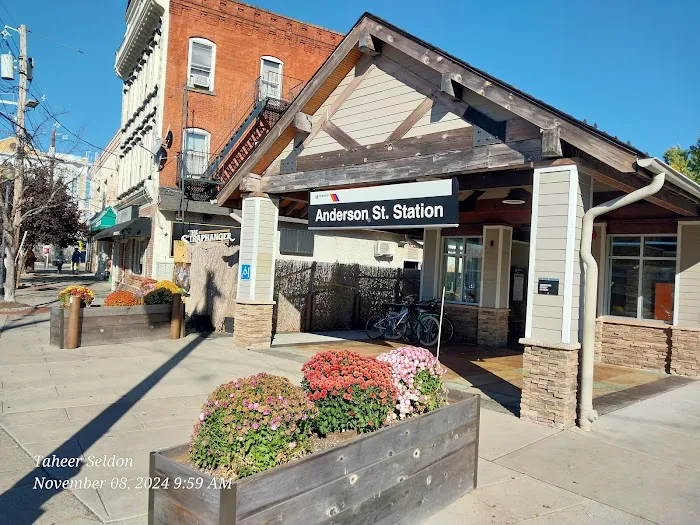 The Straphanger Saloon Picture 6