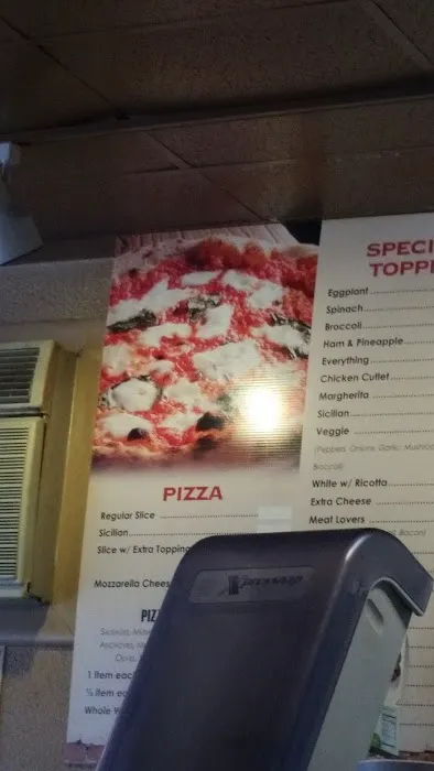 Sarge's Boulevard Pizza Picture 7