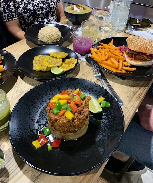 Zoni Restaurant Picture 5