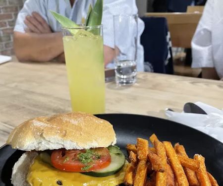 Zoni Restaurant