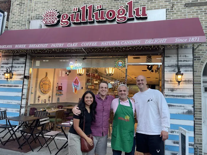 Güllüoğlu Baklava & Cafe Picture 5
