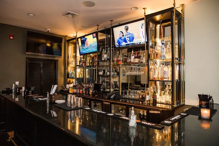 690 Park Restaurant Bar & Lounge Picture 3