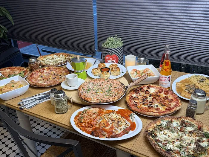 Wahizza Pizzeria ( Dominican-Italian ) Restaurant Picture 9