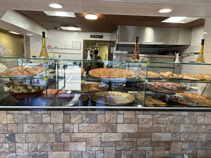 Dante's Pizza & Restaurant Picture 3