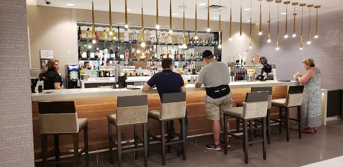 MacGuffins Bar & Lounge Picture 6