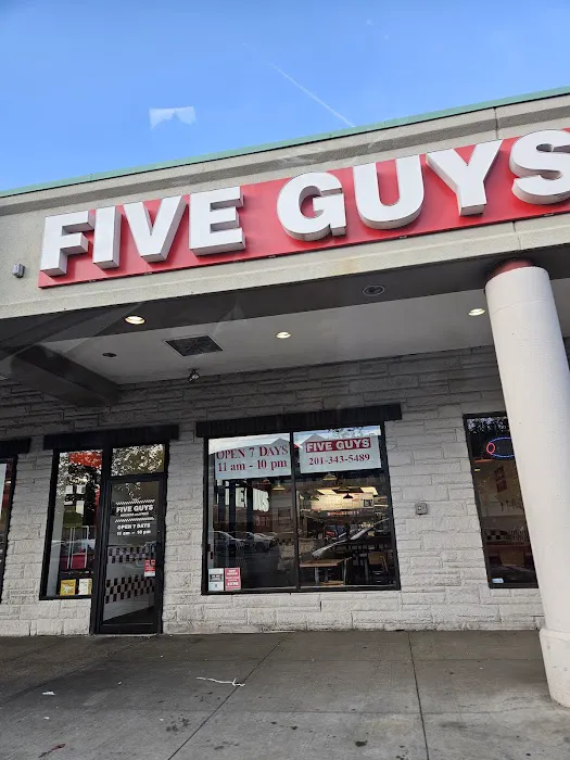 Five Guys Picture 3