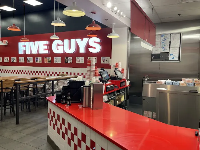 Five Guys Picture 5