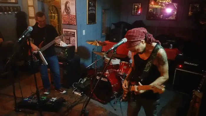 Lenora's Bar & Grill Picture 6
