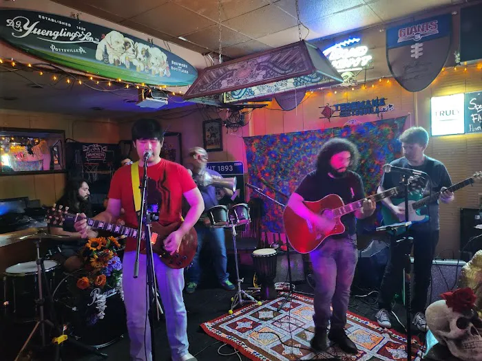 Lenora's Bar & Grill Picture 3