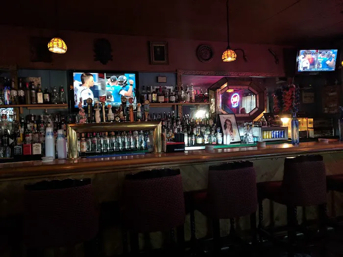 Lenora's Bar & Grill Picture 7