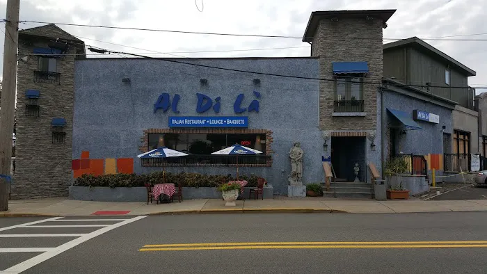 Dominick's Restaurant & Bar - Al Di La Caterers Picture 3