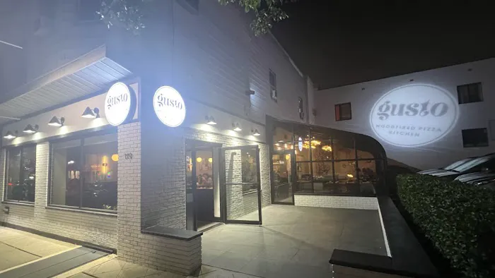 Gusto WoodFired Pizza Kitchen Picture 3
