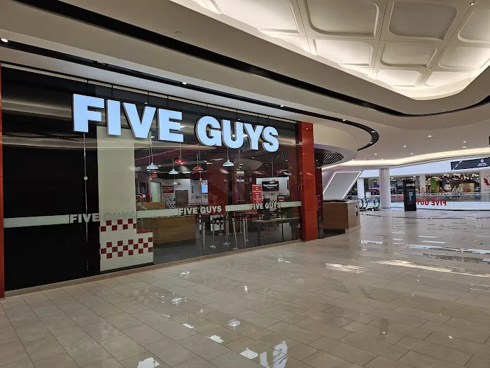 Five Guys Picture 3