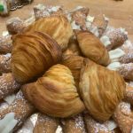 Vella's Cannoli
