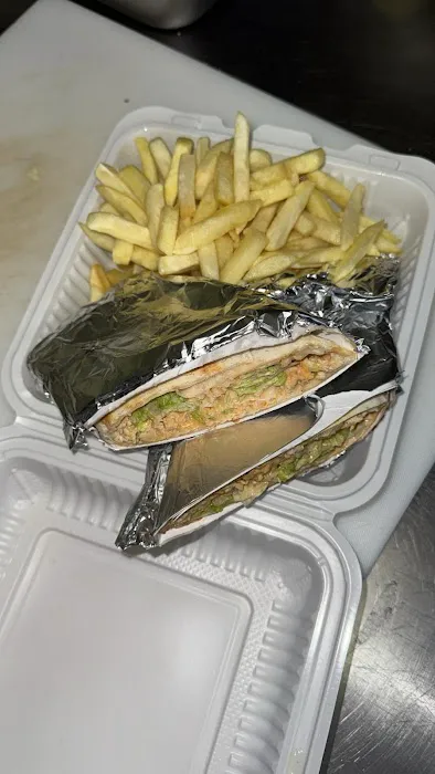 GIL SANTANA DELI MARKET LLC Picture 1
