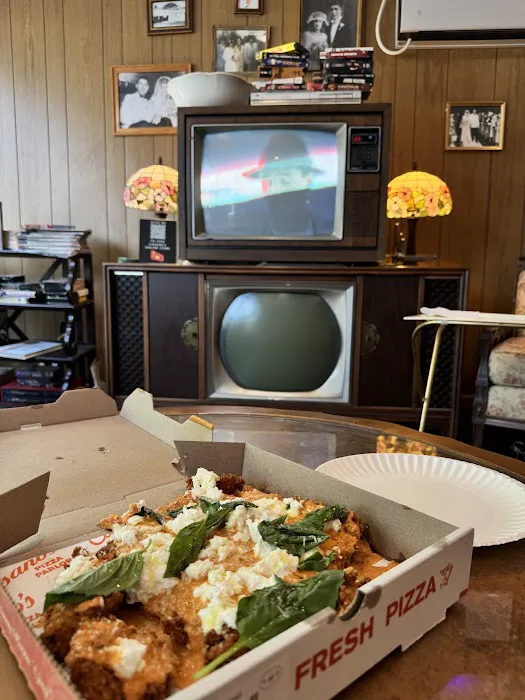 Casano's Pizza Parlor Picture 9