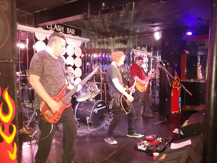 Clash Bar Picture 6