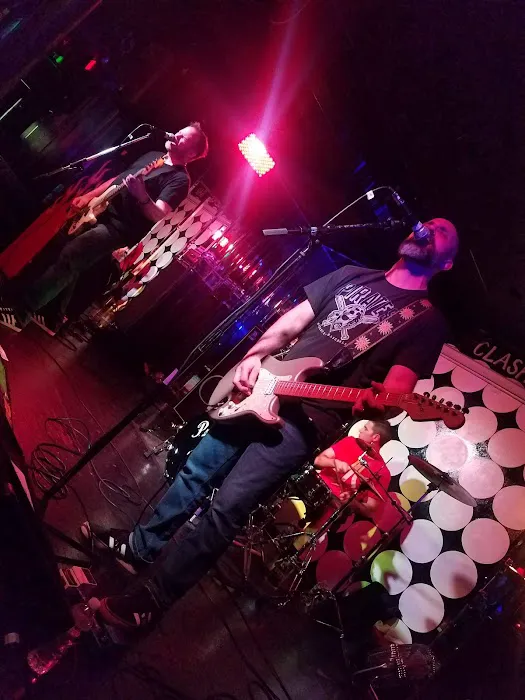 Clash Bar Picture 9