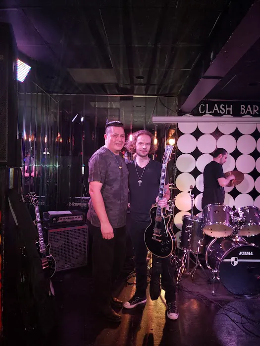 Clash Bar Picture 5