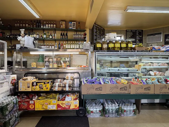 Parisi's Deli & Liquors Picture 1