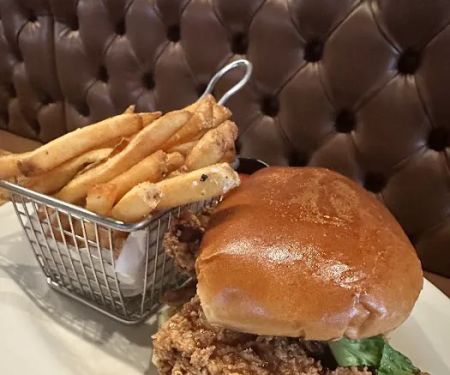 Barrel & Brew Craft Bar, Kitchen & Spirits