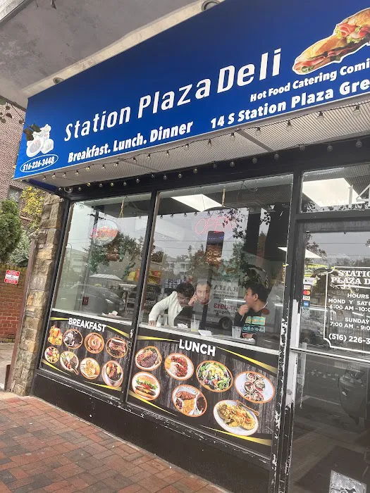 Station Plaza Deli Picture 8