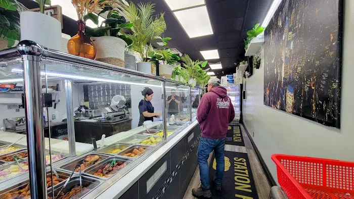 Station Plaza Deli Picture 3