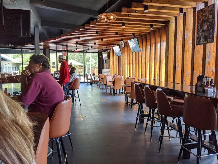 Alley Pond Sports Bar & Grill Picture 3