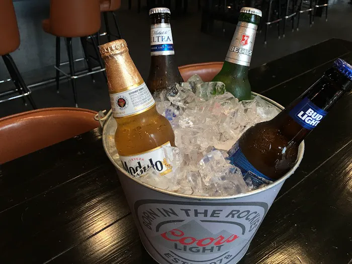 Alley Pond Sports Bar & Grill Picture 2