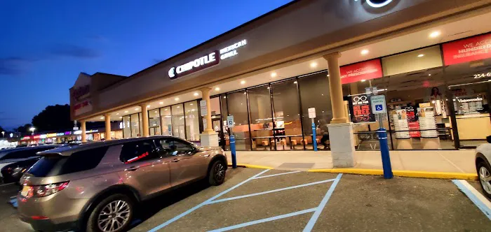 Chipotle Mexican Grill Picture 1