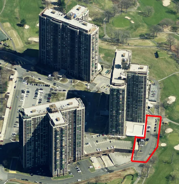 Dining at North Shore Towers Picture 7