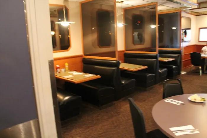 Dining at North Shore Towers Picture 4