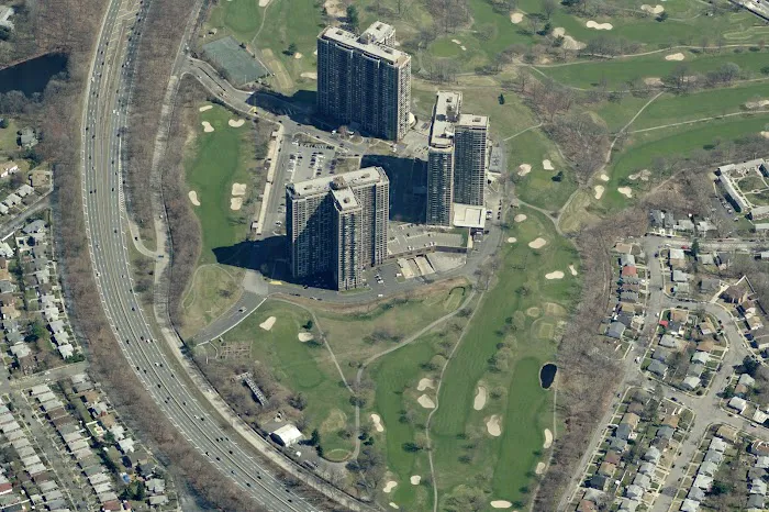 Dining at North Shore Towers Picture 8