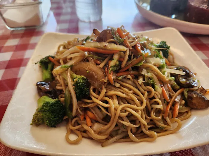 Hand Pull Noodle & Dumplings House Picture 5