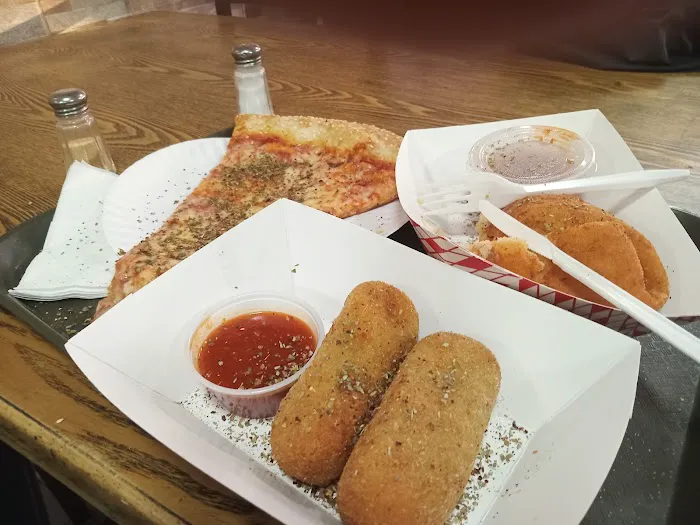 Fratelli’s Pizzeria Picture 3
