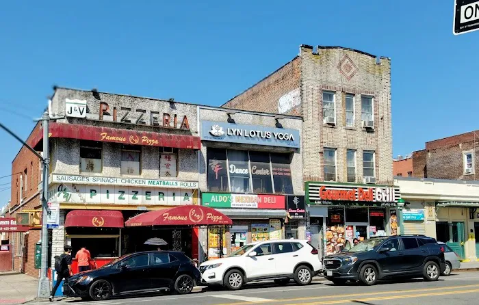 J & V Pizzeria Picture 2
