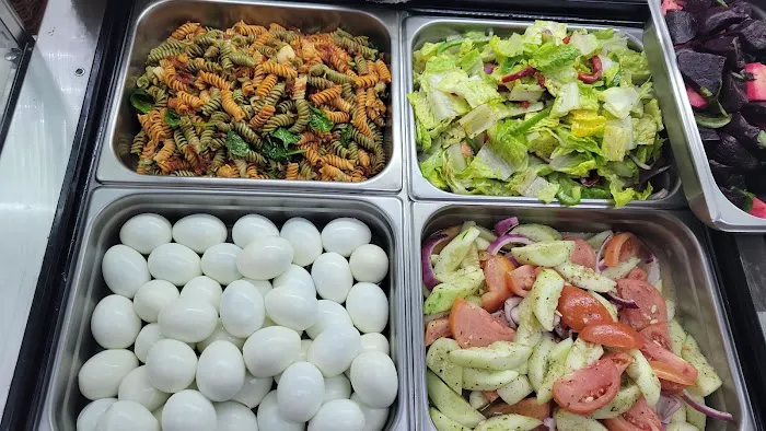 B Fresh Deli Picture 3